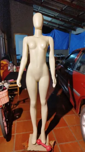 Vende se manequim feminino 