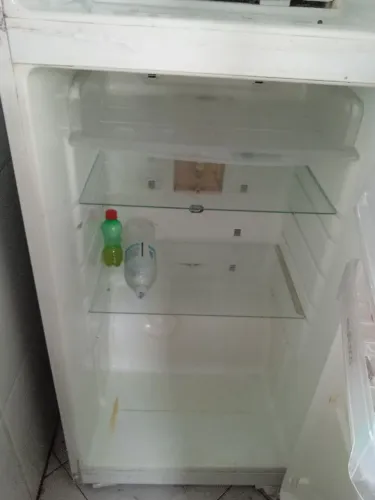 Vendo uma geladeira 500 tem corvesa no valor
