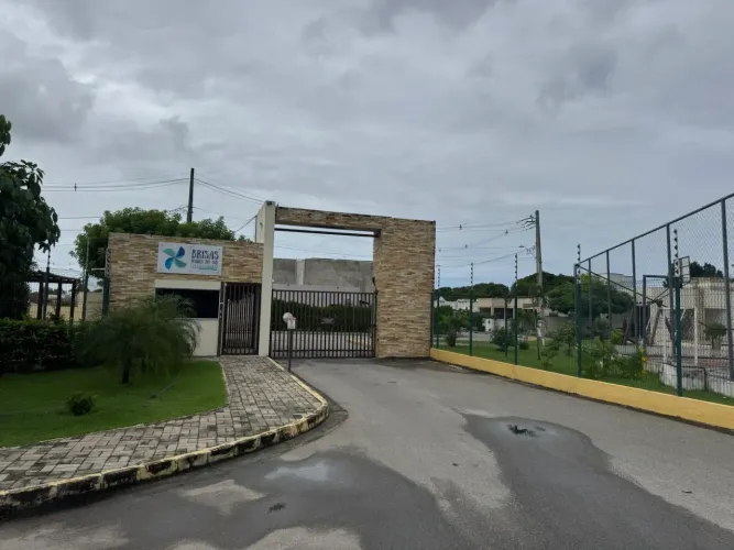 Casa com piscina condomínio fechado Francês