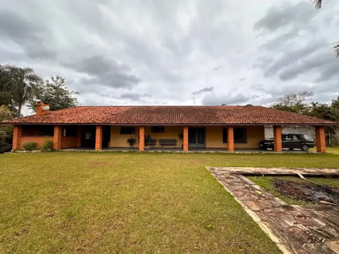 Imóvel para venda possui 738 metros quadrados com 6 quartos em Lambarí - Guararema - SP