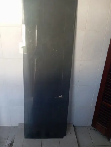 1 porta de Box blindex 1,80 de altura, e 7,5 de largura .