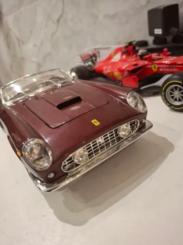 Hot Wheels Ferrari 250 GT California Spyder - Miniatura Colecionável Clássica