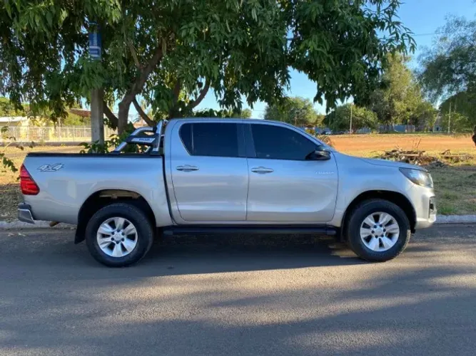 Toyota Hilux CD SR 4X4 2.8 TDI Diesel Aut. 2020