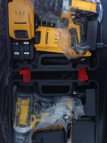 Parafusadeira e furadeira 48 wat bivolt 2 bateria Lion Max novas cada uma 170