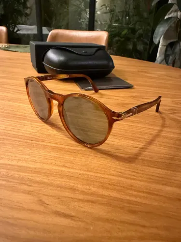 Óculos Persol Novo sem uso.