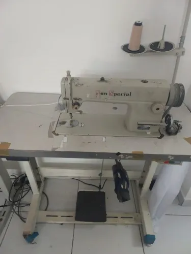 Máquina Costura Industrial Reta com Motor Elétrico Usada