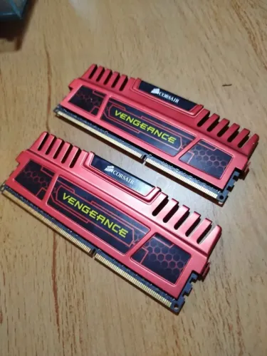 MEMÓRIA RAM 16GB DDD3 CORSAIR VENGEANCE (2x8GB)