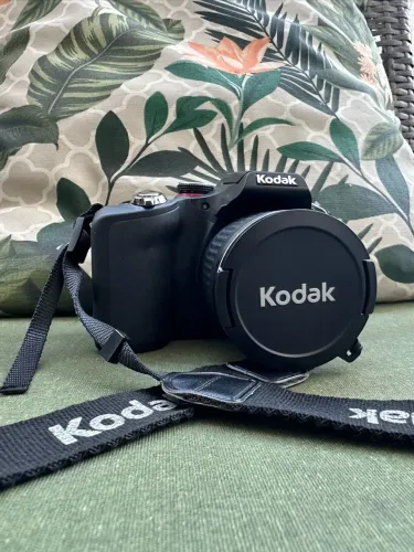 Kodak EasyShare Max Z990 ? 12MP / Zoom 30x / Full HD