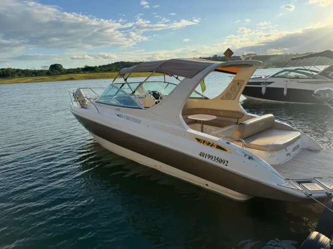 Lancha Triton 275 Mercury 27 pés Cabinada 2012