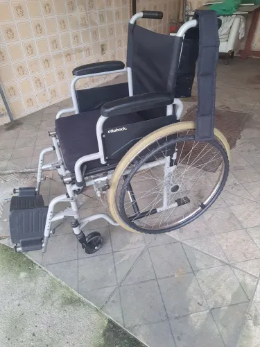 Cadeira de rodas semi nova