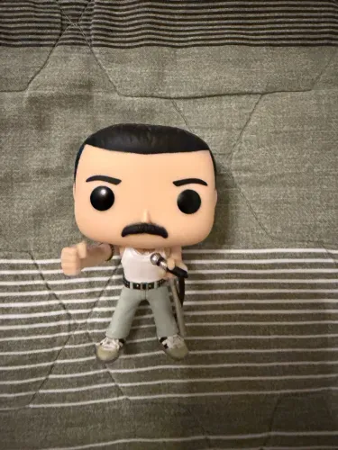 VENDO FUNKO POP FREDDIE MERCURY - sem caixa