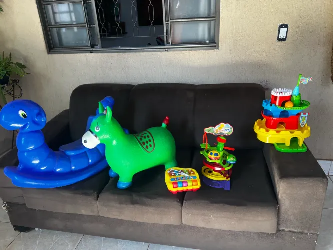 Diversos brinquedos em ótimo estado de conservação