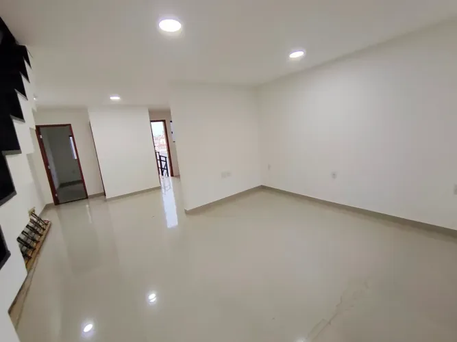 Casa Duplex com 3 quartos sendo 1 suíte, Novo Horizonte - Macaé - RJ