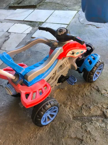 Vendo carrinho de criança, tudo ok com ele!