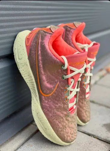 Nike LeBron XXI novíssimo tamanho 42