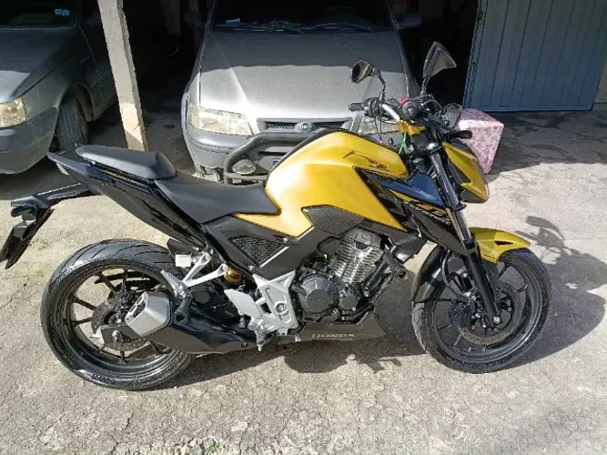 Honda/CB300F Twister ano/modelo 2023 7600 kms único dono.esta na garantia 
