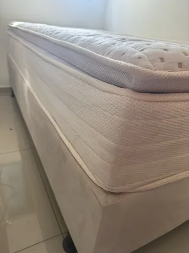 Cama solteirão seminova e sem defeitos