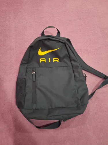 Vendo mochila Nike Air 20L.