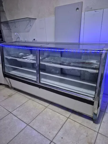 Freezer balcão refrigerado funcionando perfeitamente 