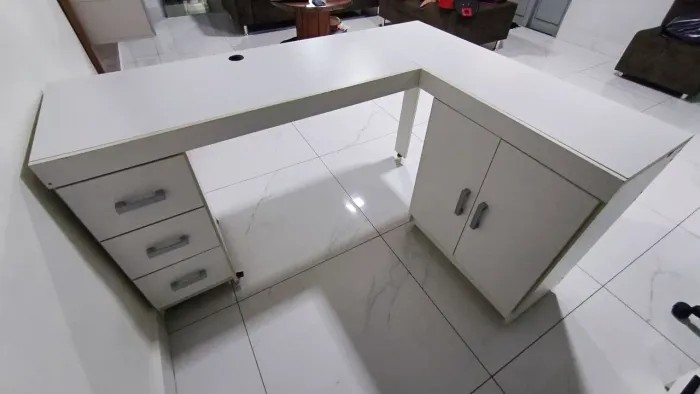 Mesa em L toda em MDF 