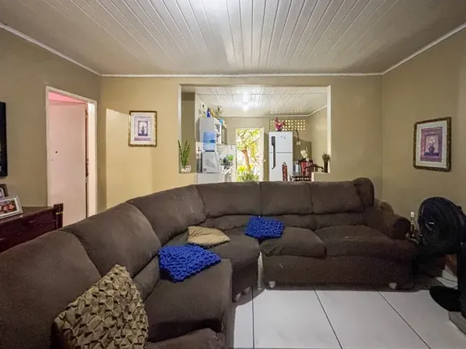 Oportunidade! Linda Casa 2 Quartos c/ Piscina e Edicula na Cidade Nova / Financia 