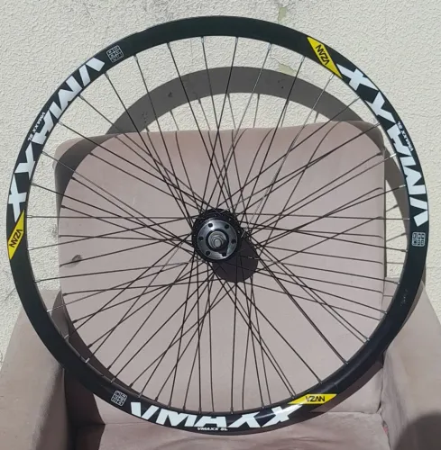 Vendo roda traseira vmaxx aro 26 nova 