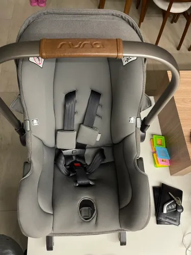 Bebê conforto + base Nuna pipa 