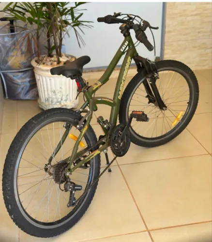 Bicicleta Max Front Verde. Pouco utilizada. R$ 390 (retirar no local)