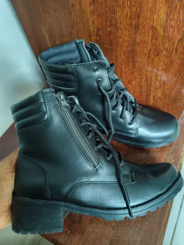 Bota coturno feminina (salto baixo)