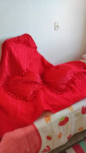 Colcha casal de Cetim com duas almofadas de coração