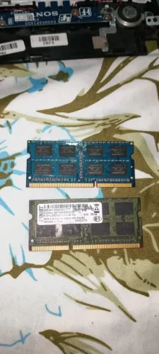 Duas Memória ram ddr3 de 4gb cada. total 8gb