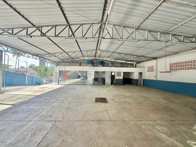 Locação de Galpão localizado na velha com área de 250m² por R$ 6.000,00.