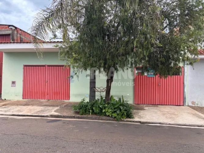 Casa Padrão à Venda no Jardim Jockey Clube em São Carlos