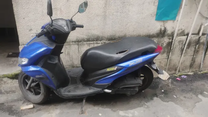 MOTO FLUO 2024 ( COM REPARO A SER FEITO NO MOTOR )