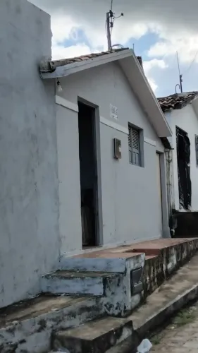 Casa com 2 quartos pra trocar ou vender rápido