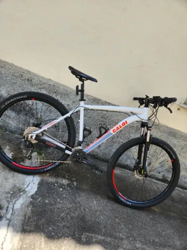 Bicicleta Caloi Atacama aro 29 com upgrades e acessórios (Leia a descrição!)