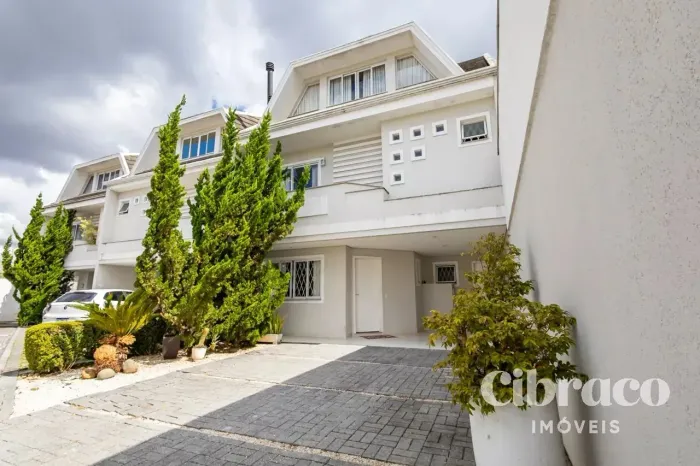 Sobrado com 190m² no Bacacheri