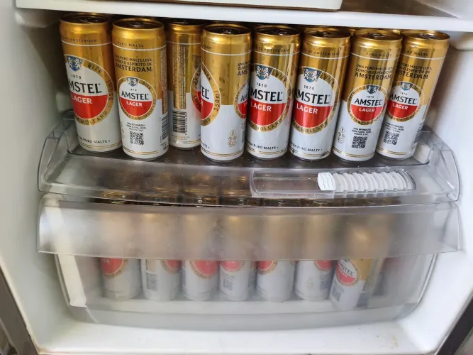 Amstel Lager 350 ml - 70 latas - Validade 23/04/2027 - Geladas