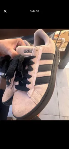 Tênis adidas