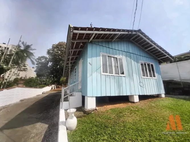 Casa mista 3 dormitórios no Floresta - garagem e boa localização - Joinville/SC