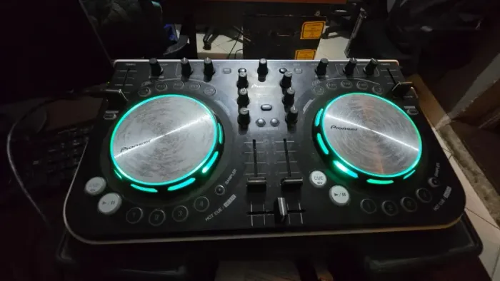 Pionner DDj-WeGO Dj controller 