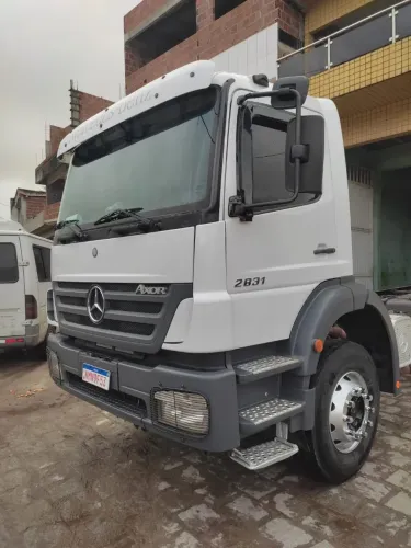 Série d caminhão 2831 ano 2011 Mercedes Benz cubos redutor pneus todos zeros