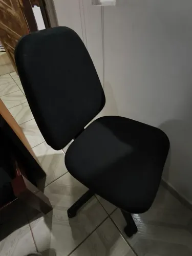 Cadeira de Escritório Giratória Regulável - Muito Conservada!