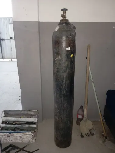 vende-se tubo de oxigênio