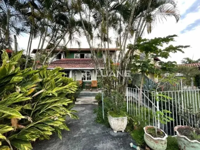 Casa em Condomínio - Duplex / Residencial / Sapê