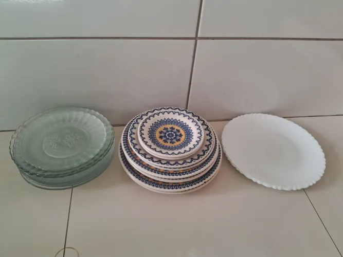 Kit de pratos e jarras
