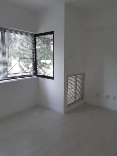 Sala/Conjunto para aluguel e venda com 30 metros quadrados em Auxiliadora - Porto Alegre -