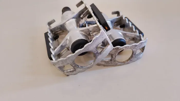 Pedal de alumínio rosca grossa