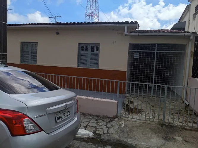 Alugo casa em Jaguaribe 