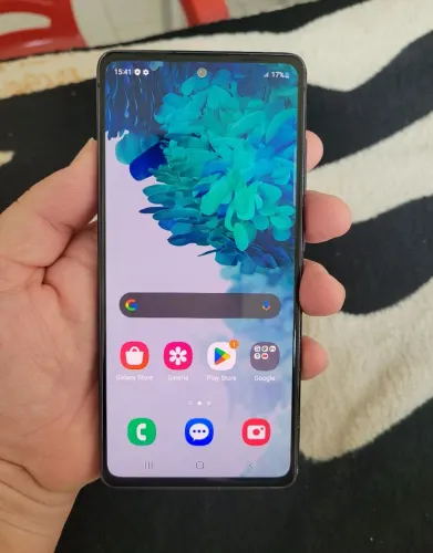 Vendo Samsung S20 FE 128gb 6gb+6gb todo original funcionando tudo perfeitamente 